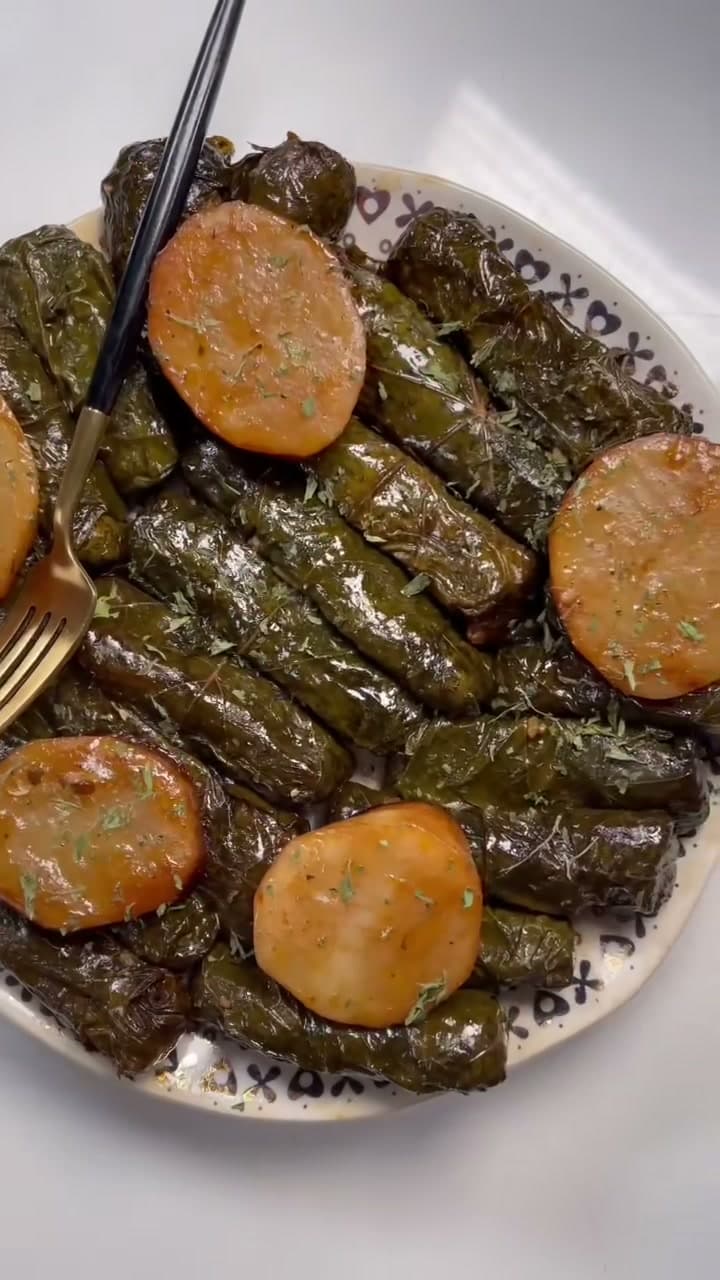 Yelunji: Vegetarian Stuffed Grape Leaves