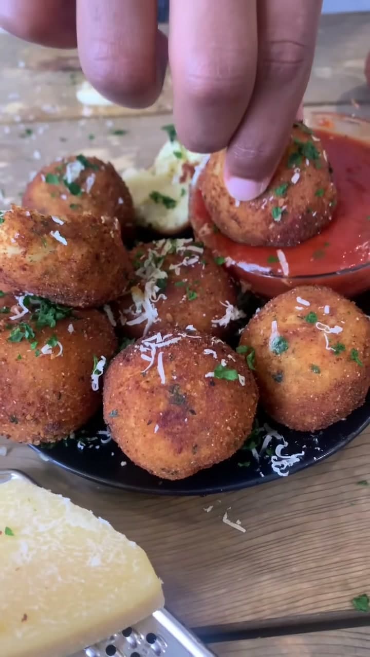 Crispy Cheesy Potato Balls