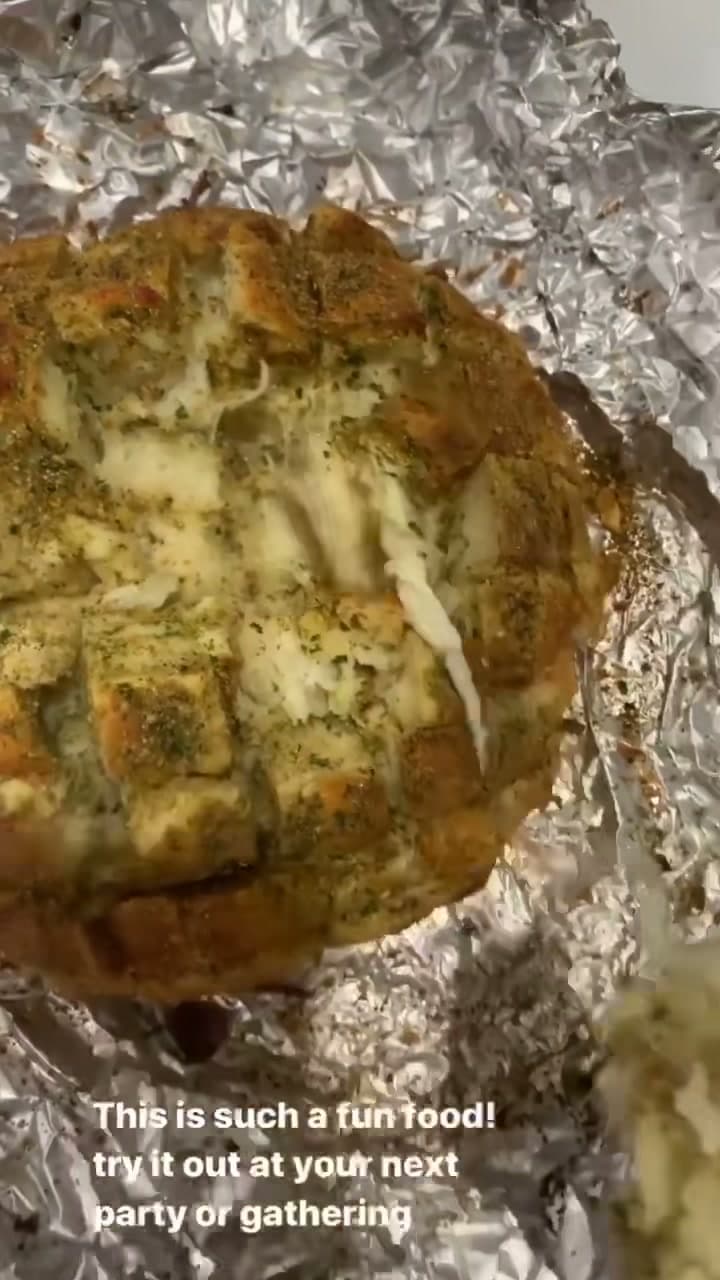 Garlic Cheesy Pull-Apart Bread with Za'atar