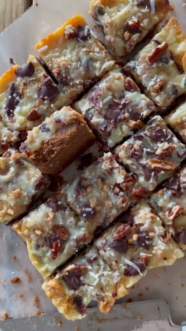 Biscoff Date Magic Bars